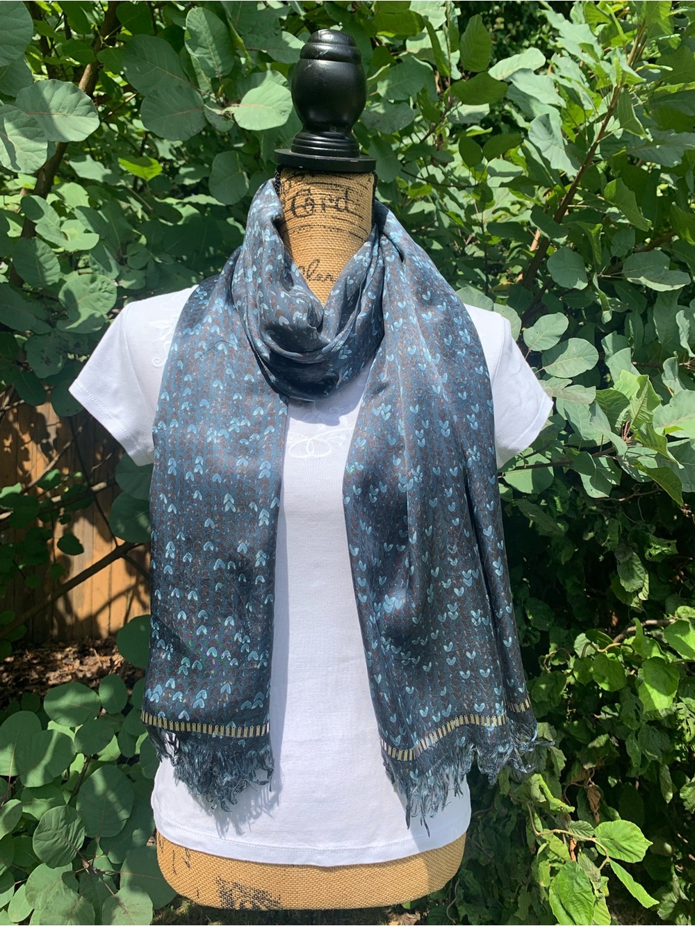 BANANA REPUBLIC ladies, 100% silk heart pattern, lightweight fringe scarf VVGUC+